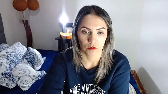 Snapshot of Chantal_hott chatting on 06-17-26, 07:15 Chantal hott online show from 06-17-26, 07:15