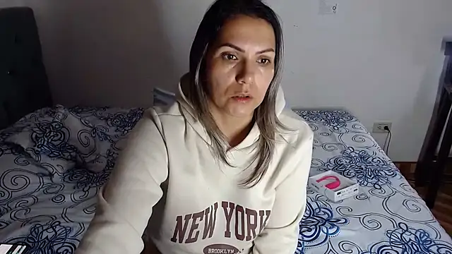 Snapshot of Chantal_hott chatting on 07-14-26, 07:30 Chantal hott online show from 07-14-26, 07:30