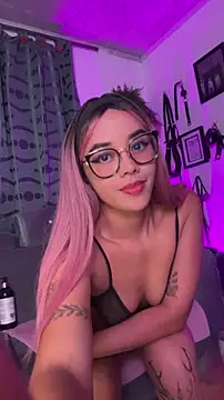 Salome Villa online show from 10-21-25, 10:10