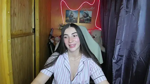 Fiery Brunette  online show from 02-09-25, 10:31