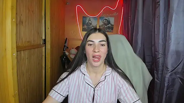 Fiery Brunette  online show from 02-19-25, 03:27