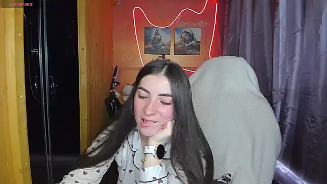 Fiery Brunette  online show from 03-12-25, 08:30