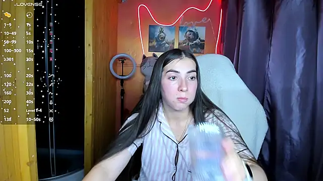 Fiery Brunette  online show from 09-15-25, 10:59