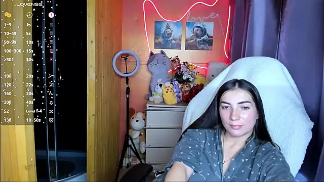 Fiery Brunette  online show from 09-28-25, 07:58