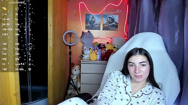 Fiery Brunette  online show from 09-29-25, 05:51