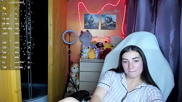 Fiery Brunette  online show from 10-03-25, 04:15