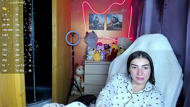 Fiery Brunette  online show from 10-09-25, 01:20