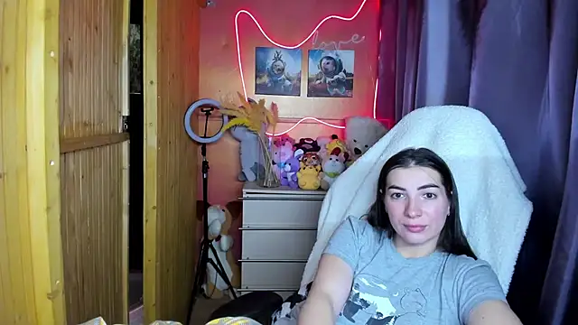 Fiery Brunette  online show from 11-29-25, 06:22