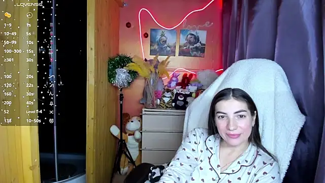 Fiery Brunette  online show from 01-11-26, 07:08