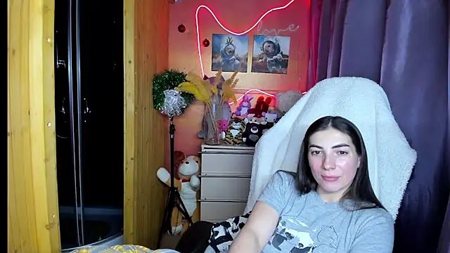 Fiery Brunette  online show from 01-12-26, 10:09