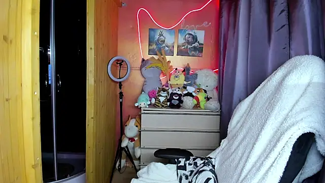 Fiery Brunette  online show from 03-05-26, 02:40