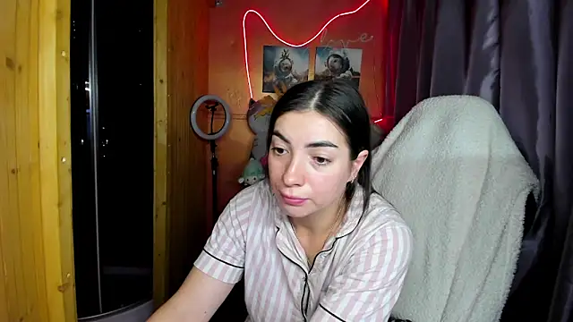 Fiery Brunette  online show from 03-15-26, 03:56