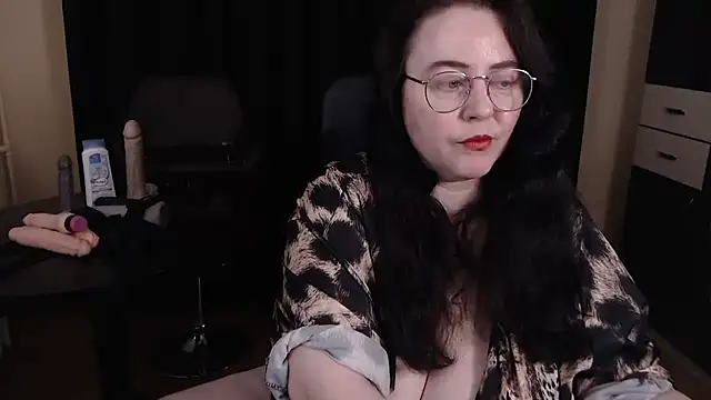 Snapshot of poshmistress chatting on 05-26-26, 05:47 poshmistress online show from 05-26-26, 05:47