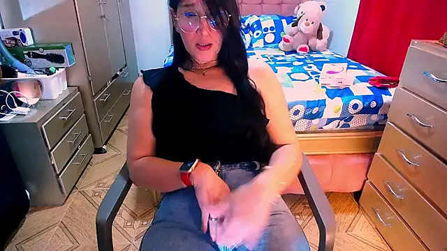 Snapshot of BitterMomXxx chatting on 02-08-25, 01:11 BitterMomXxx online show from 02-08-25, 01:11