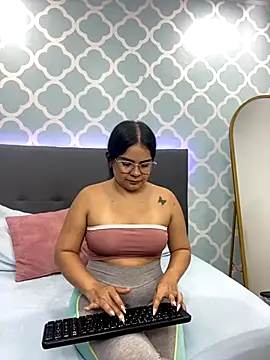 Snapshot of ayla13_ chatting on 09-08-25, 07:02 ayla13 online show from 09-08-25, 07:02