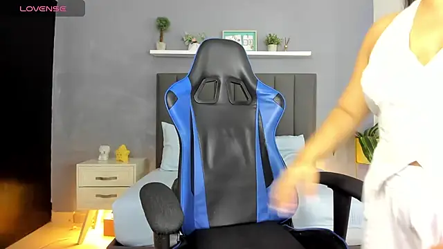 Snapshot of ayla13_ chatting on 09-09-25, 03:44 ayla13 online show from 09-09-25, 03:44