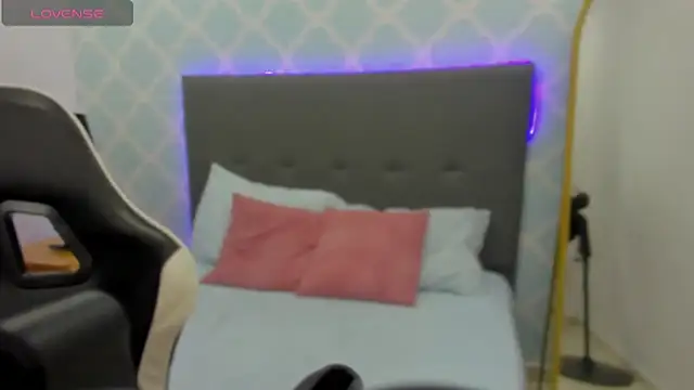 Snapshot of ayla13_ chatting on 09-27-25, 07:30 ayla13 online show from 09-27-25, 07:30