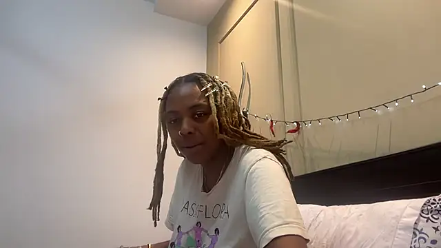 ChocolateCakeQueen online show from 03-16-25, 04:09