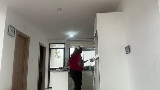 ChocolateCakeQueen online show from 11-15-25, 02:02