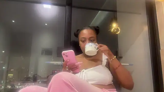 Snapshot of ChocolateCakeQueen chatting on 06-25-26, 01:38 ChocolateCakeQueen online show from 06-25-26, 01:38