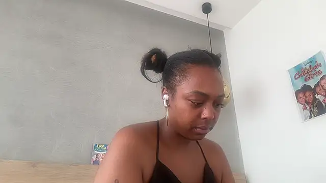 Snapshot of ChocolateCakeQueen chatting on 06-25-26, 02:43 ChocolateCakeQueen online show from 06-25-26, 02:43