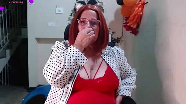 Snapshot of _samara chatting on 10-15-25, 11:49 samara online show from 10-15-25, 11:49