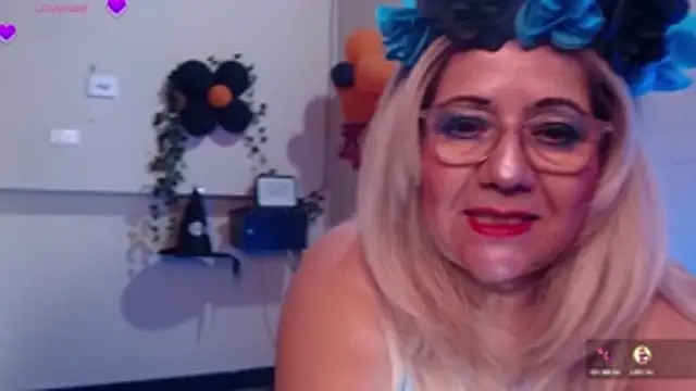 Snapshot of _samara chatting on 10-30-25, 11:38 samara online show from 10-30-25, 11:38