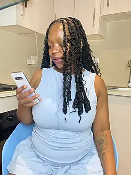 Snapshot of Jazmine-Blue chatting on 06-04-26, 10:27 Jazmine-Blue online show from 06-04-26, 10:27