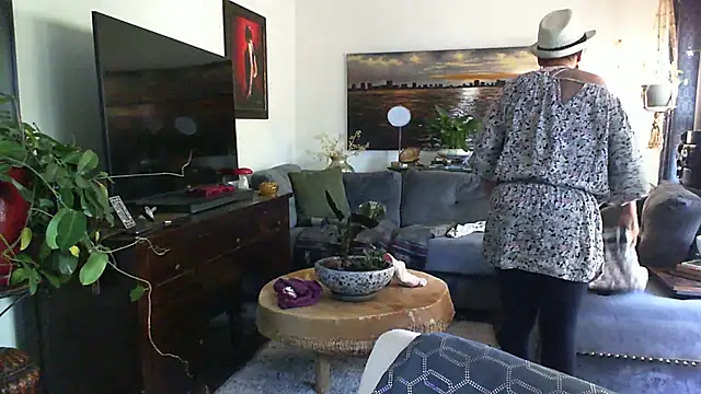 CeceilaMoon online show from 10-16-25, 03:24