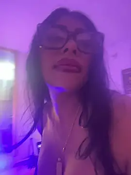 Snapshot of canela_10 chatting on 10-19-25, 03:07 canela 10 online show from 10-19-25, 03:07