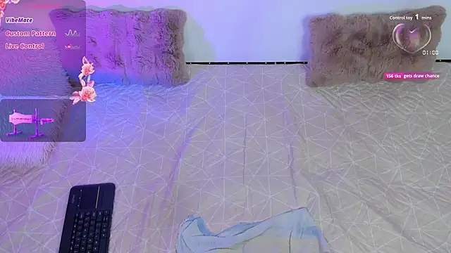 Snapshot of pauline_golden1 chatting on 10-25-25, 03:14 pauline golden1 online show from 10-25-25, 03:14