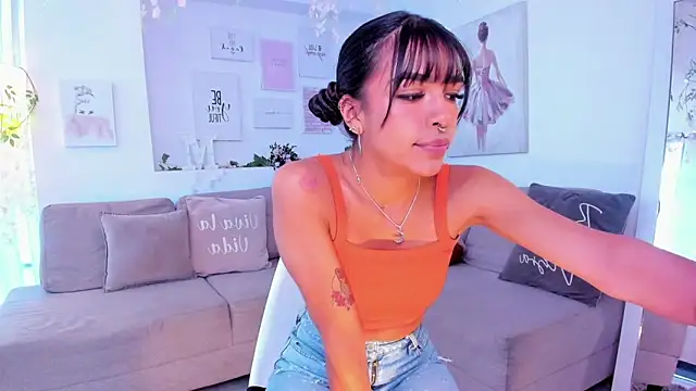 Michelle se online show from 01-08-25, 05:26