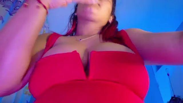 Snapshot of NicolleTaylor chatting on 06-12-26, 04:00 NicolleTaylor online show from 06-12-26, 04:00