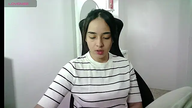 Snapshot of aineangeel chatting on 06-26-26, 01:32 aineangeel online show from 06-26-26, 01:32