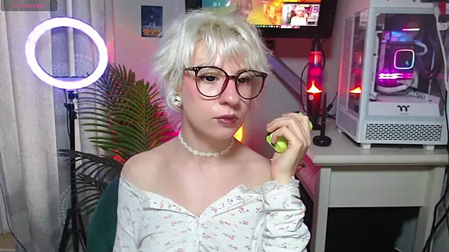  Moonlight t online show from 10-14-25, 09:32