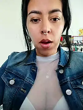 Snapshot of Emily_Wane chatting on 02-04-26, 04:35 Emily Wane online show from 02-04-26, 04:35