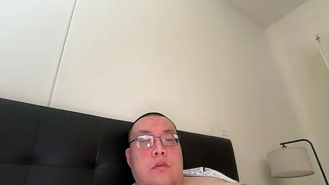 Snapshot of slaveasianboy chatting on 12-14-25, 02:00 slaveasianboy online show from 12-14-25, 02:00