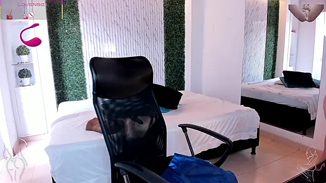 victoria mooree online show from 02-18-26, 04:47