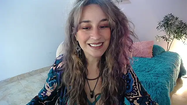 Snapshot of Paula_Paz chatting on 11-11-25, 02:17 Paula Paz online show from 11-11-25, 02:17