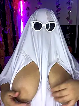 Snapshot of CharlotteMillers chatting on 10-30-25, 09:44 CharlotteMillers online show from 10-30-25, 09:44