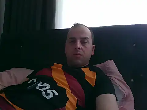 Snapshot of Yldrmm_9553 chatting on 05-18-26, 11:27 Yldrmm 9553 online show from 05-18-26, 11:27