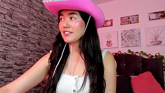 olivia22love online show from 12-23-24, 03:55