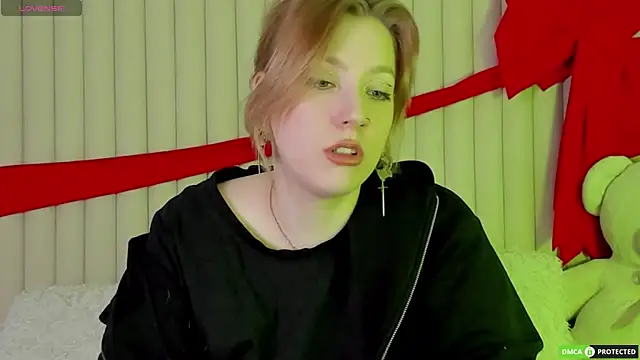 Snapshot of RachelCart chatting on 04-27-26, 03:15 RachelCart online show from 04-27-26, 03:15