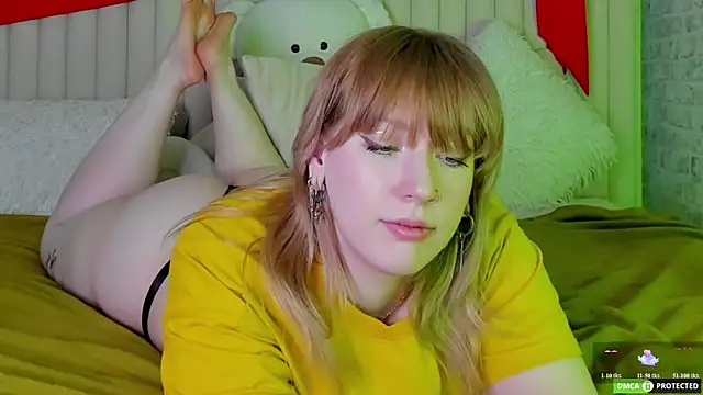 Snapshot of RachelCart chatting on 05-18-26, 04:07 RachelCart online show from 05-18-26, 04:07