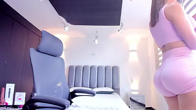 AnaRuiz online show from 02-20-25, 03:41