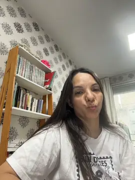 Snapshot of samilux5 chatting on 04-21-26, 04:01 samilux5 online show from 04-21-26, 04:01