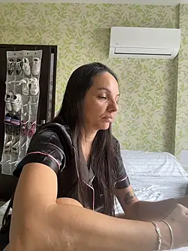 Snapshot of samilux5 chatting on 05-20-26, 04:35 samilux5 online show from 05-20-26, 04:35