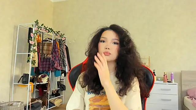 Snapshot of wastforu chatting on 10-17-25, 06:27 wastforu online show from 10-17-25, 06:27