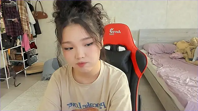 Snapshot of wastforu chatting on 11-19-25, 08:14 wastforu online show from 11-19-25, 08:14