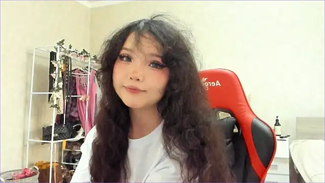 Snapshot of wastforu chatting on 12-22-25, 09:17 wastforu online show from 12-22-25, 09:17